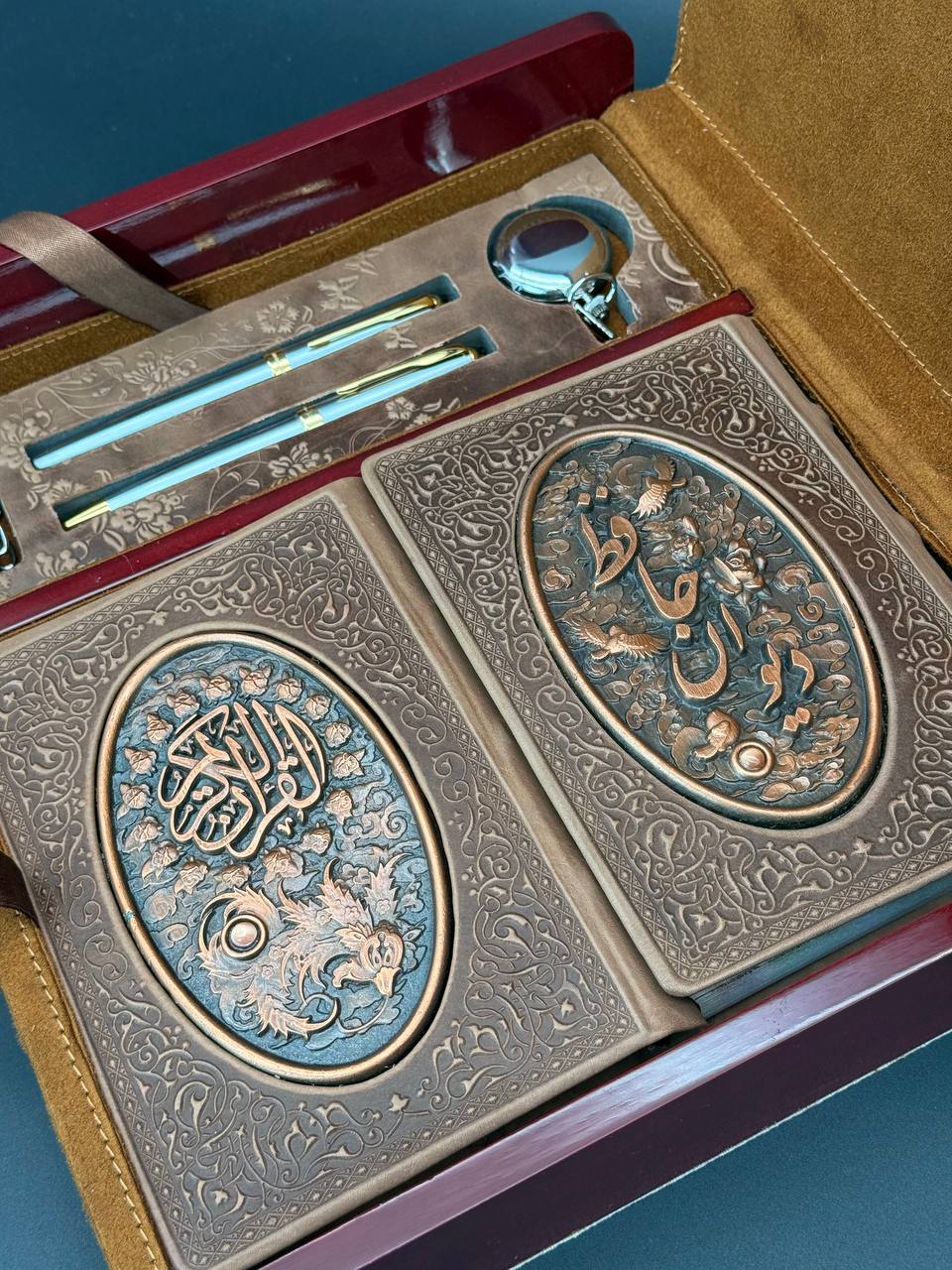 Twin Set – Quran & Hafez Book 18 in Wooden Box - Image 4