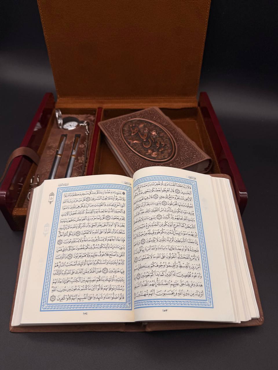 Twin Set – Quran & Hafez Book 18 in Wooden Box - Image 10