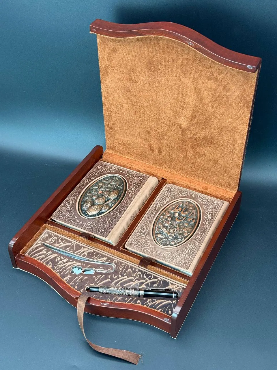 Twin Set – Hafez & Khayyam Books in Wooden Box - Image 4