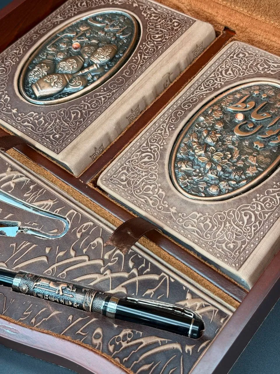 Twin Set – Hafez & Khayyam Books in Wooden Box - Image 9