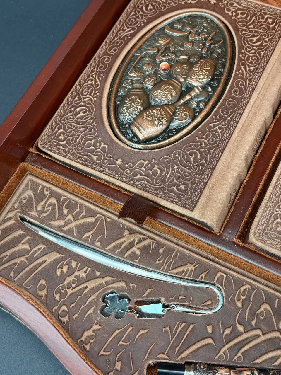Twin Set – Hafez & Khayyam Books in Wooden Box - Image 10