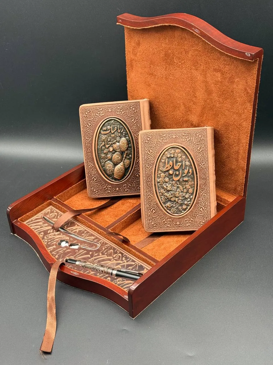 Twin Set – Hafez & Khayyam Books in Wooden Box - Image 3